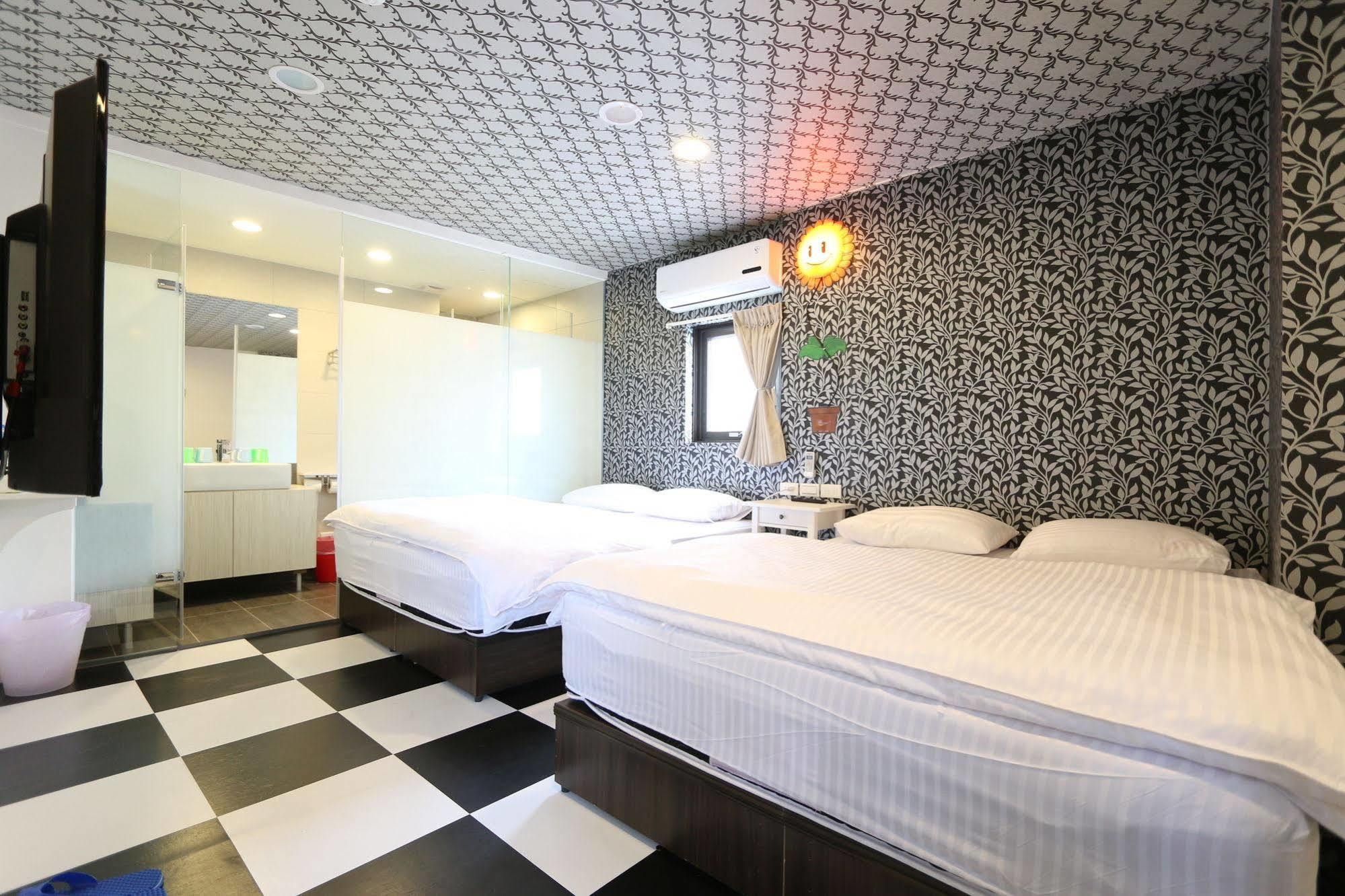 Ying Mu Home Цзюфэнь Экстерьер фото